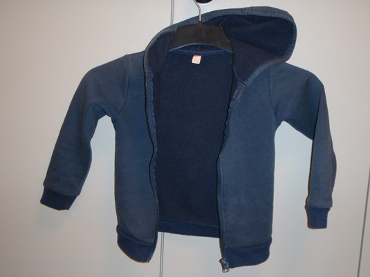Donker blauw vest met capuchon 110-116